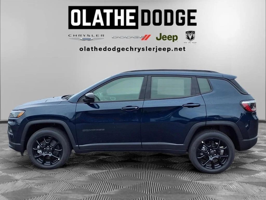 New 2026 Fathom Blue Pearl-Coat Exterior Paint Jeep Latitude image 21