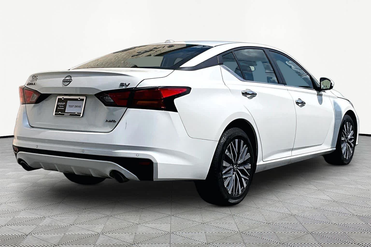 Used 2023 Pearl White Tricoat Nissan 2.5 SV image 13