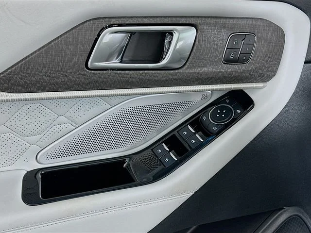 New 2026 Gray Ford Platinum image 10