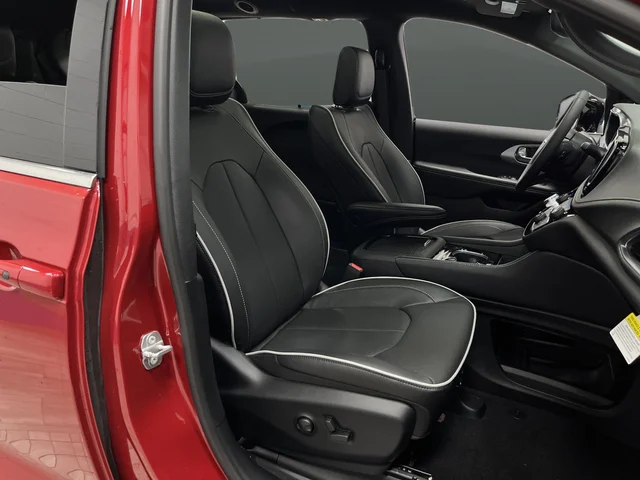 New 2026 Red Hot Pearl-Coat Exterior Paint Chrysler Limited image 31