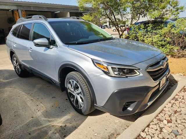 2021 Subaru Outback Limited's photo
