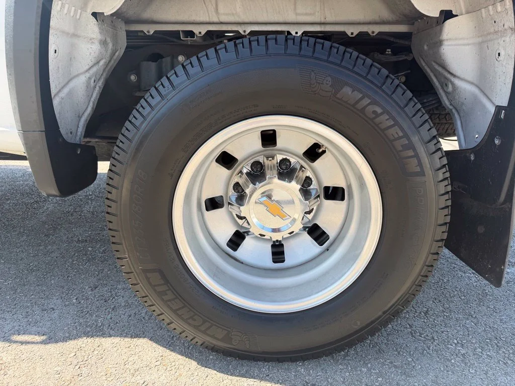 Used 2025 White Chevrolet LT image 2