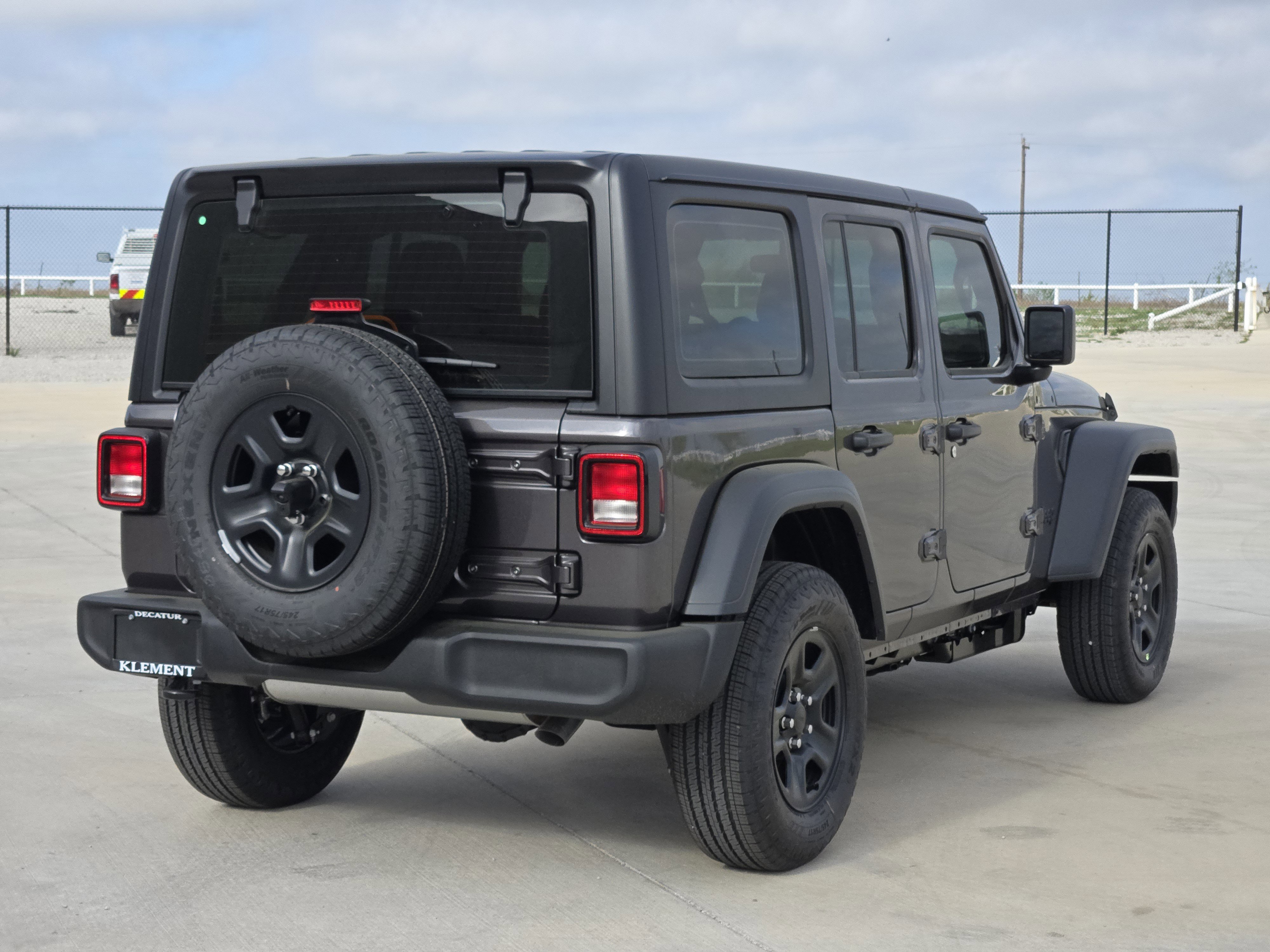 New 2026 Granite Crystal Metallic Clearcoat Jeep Sport image 5