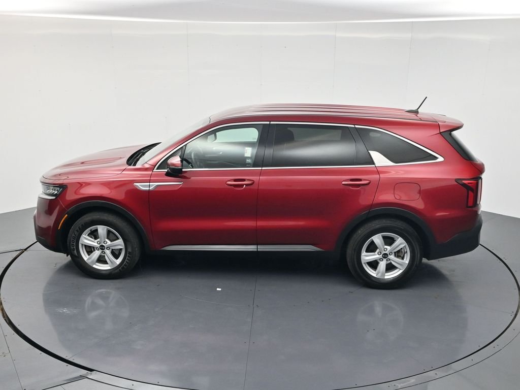 Used 2021 Passion Red Tintcoat Kia LX image 42