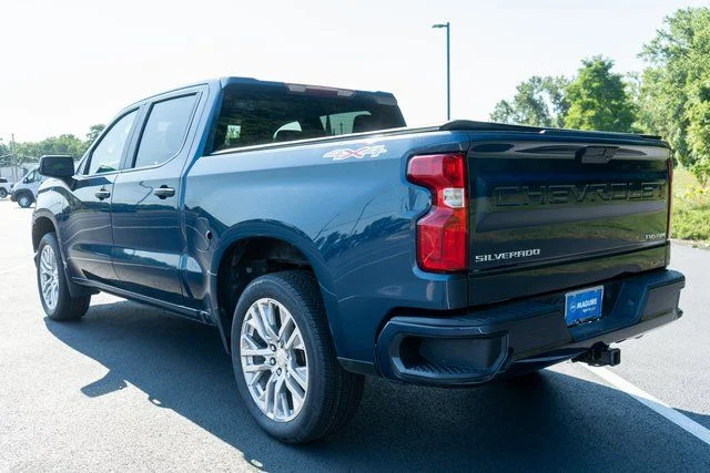 Used 2019 Blue Chevrolet Custom image 8