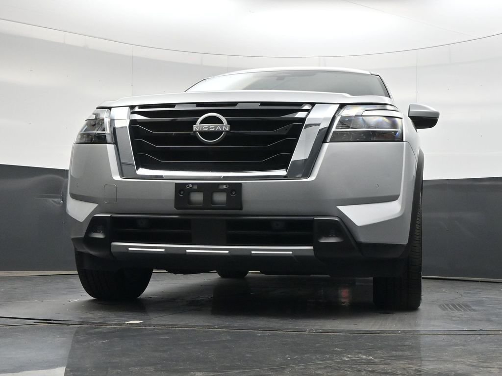 Used 2023 Silver Nissan SL image 30