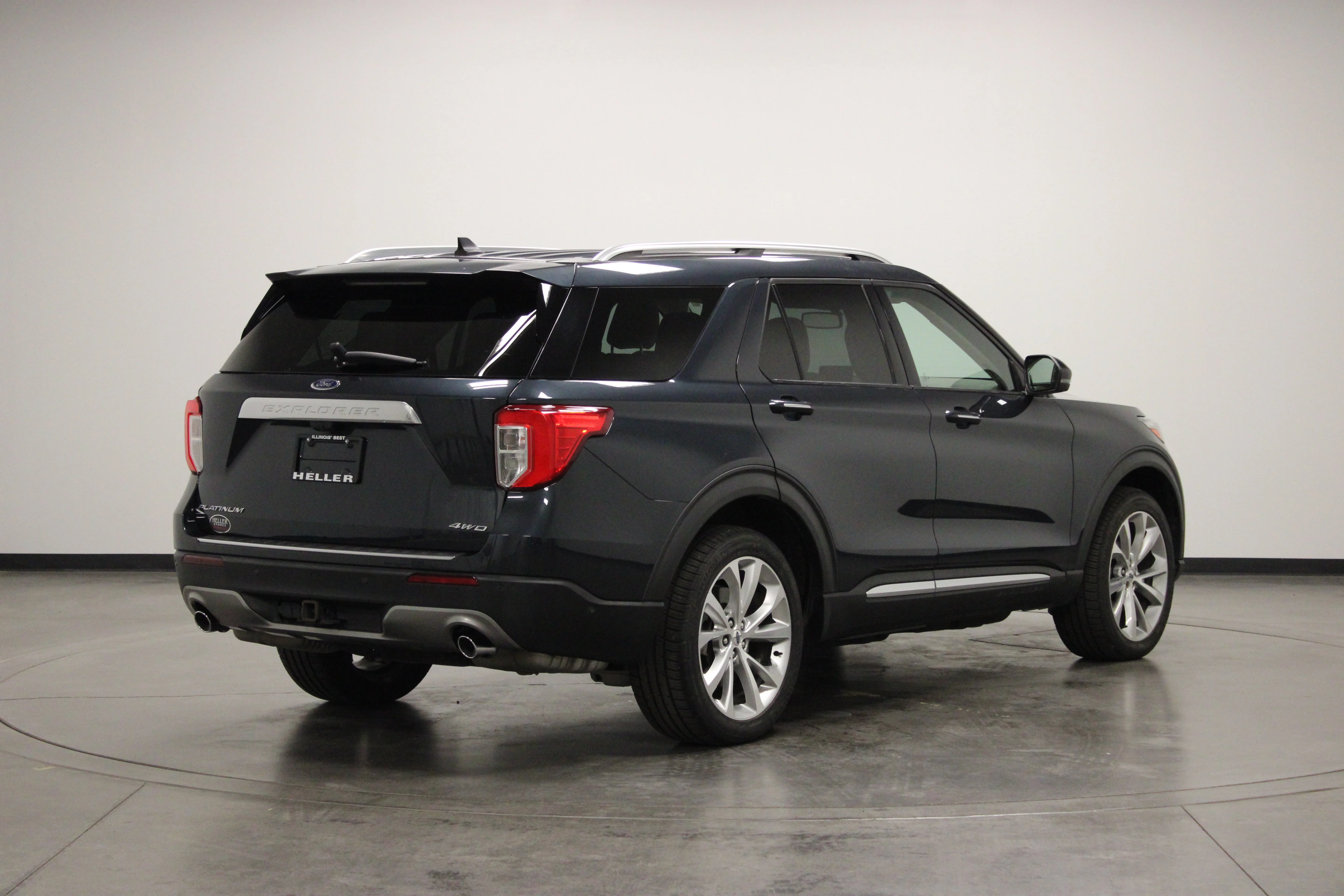Used 2022 Stone Blue Metallic Ford Platinum image 8