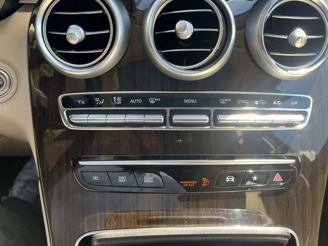 Certified Used 2022 White Mercedes-Benz GLC 300 image 28