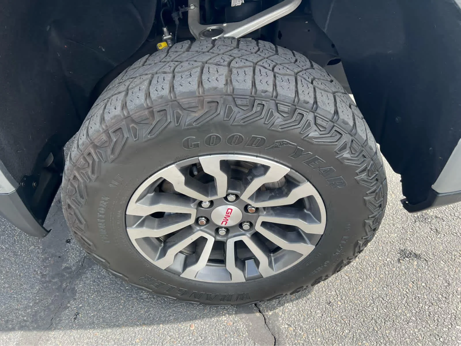 Used 2023 Sterling Metallic GMC AT4 image 11
