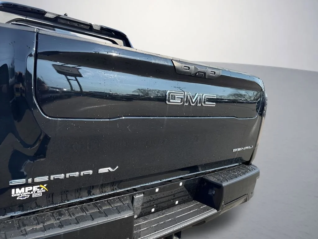 Used 2025 Onyx Black GMC Extended Range Denali image 34