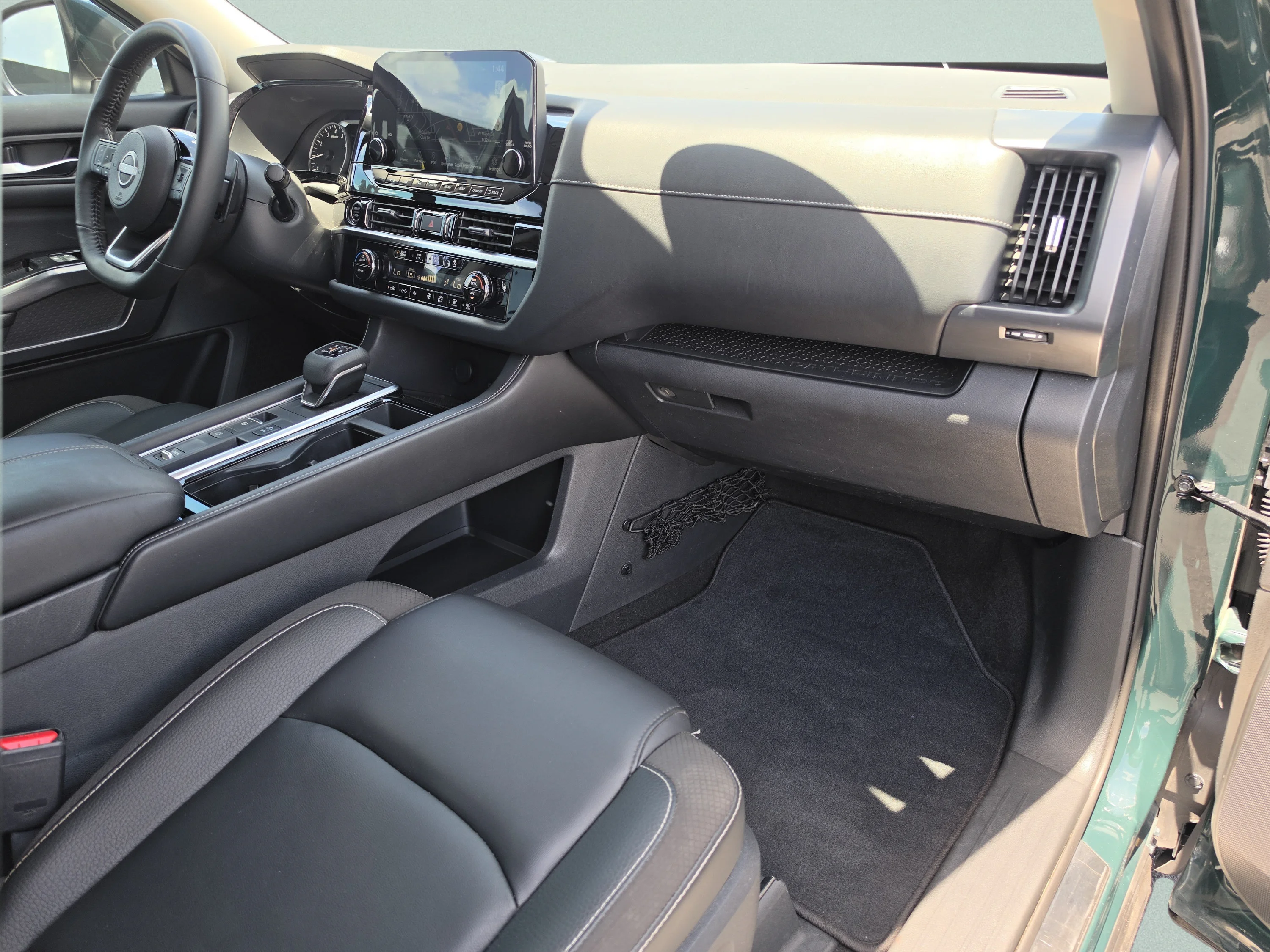 Used 2023 Obsidian Green Pearl Nissan SL image 17