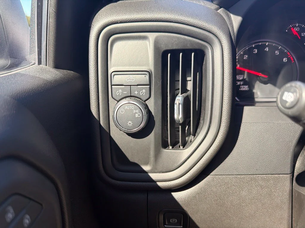 Used 2022 SUMMIT WHITE Chevrolet Custom image 17