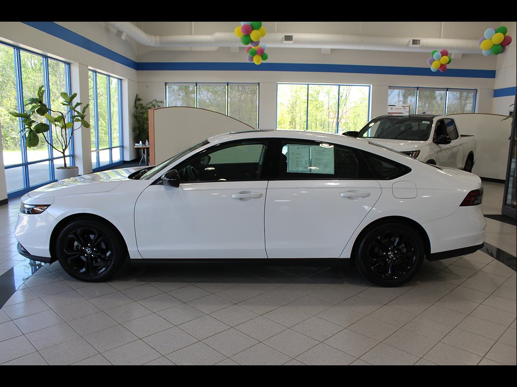 Certified Used 2025 Platinum White Pearl Honda 1.5T SE image 8