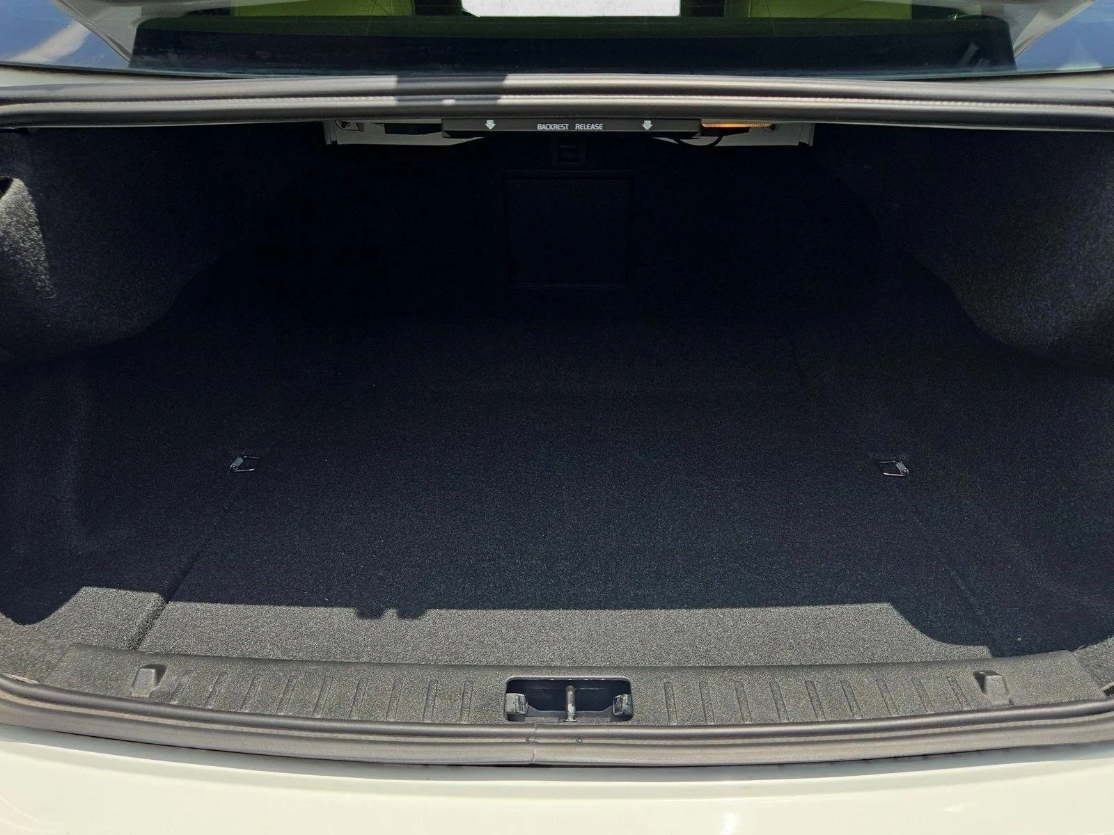 Used 2014 Ice White Volvo T5 Premier image 6