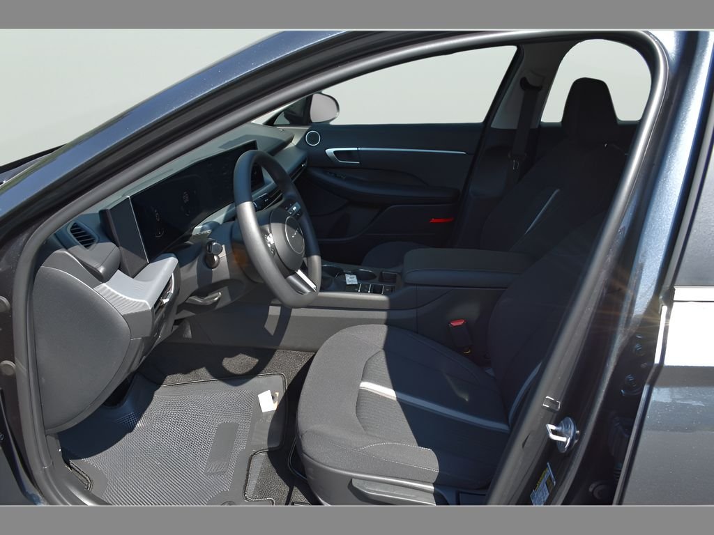 Used 2025 Portofino Gray Hyundai SE image 10