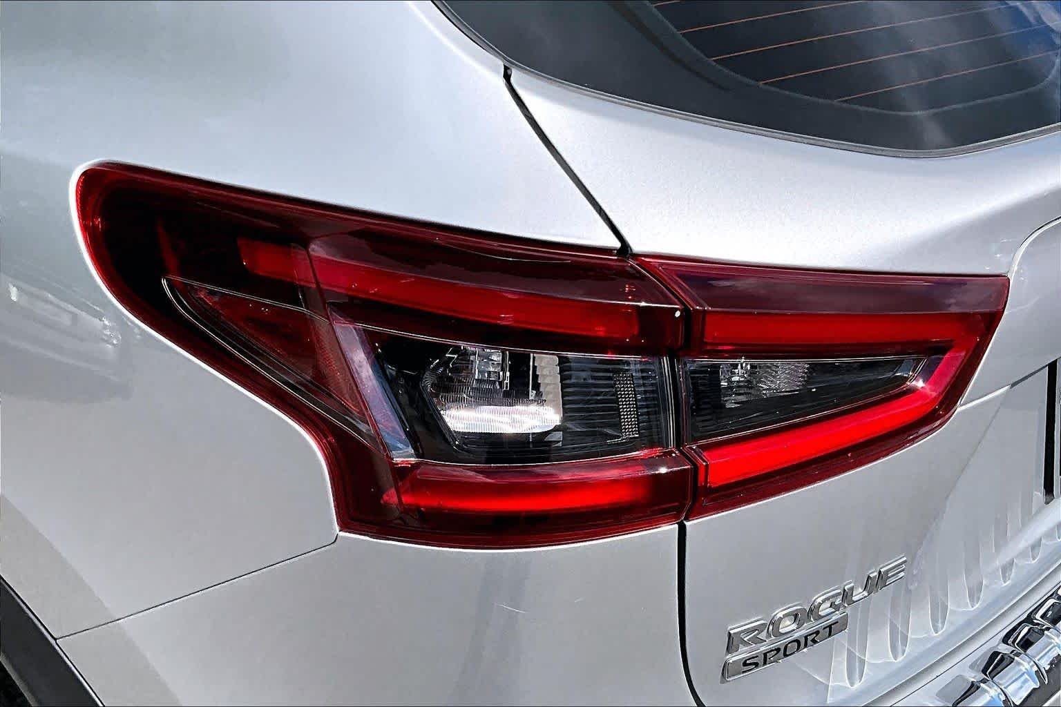 Used 2022 Brilliant Silver Metallic Nissan SL image 29
