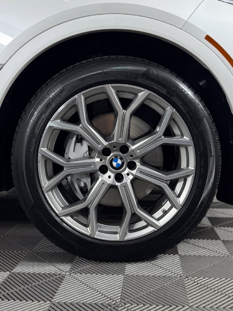 Used 2023 White Metallic BMW xDrive40i image 55