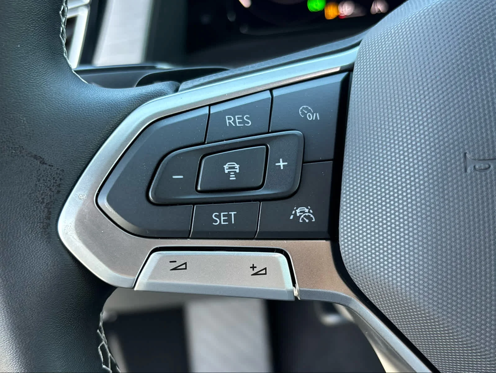 New 2026 DEEP BLACK Volkswagen 2.0T SE w/Technology image 14