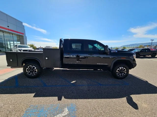 Used 2020 Onyx Black GMC Base image 4