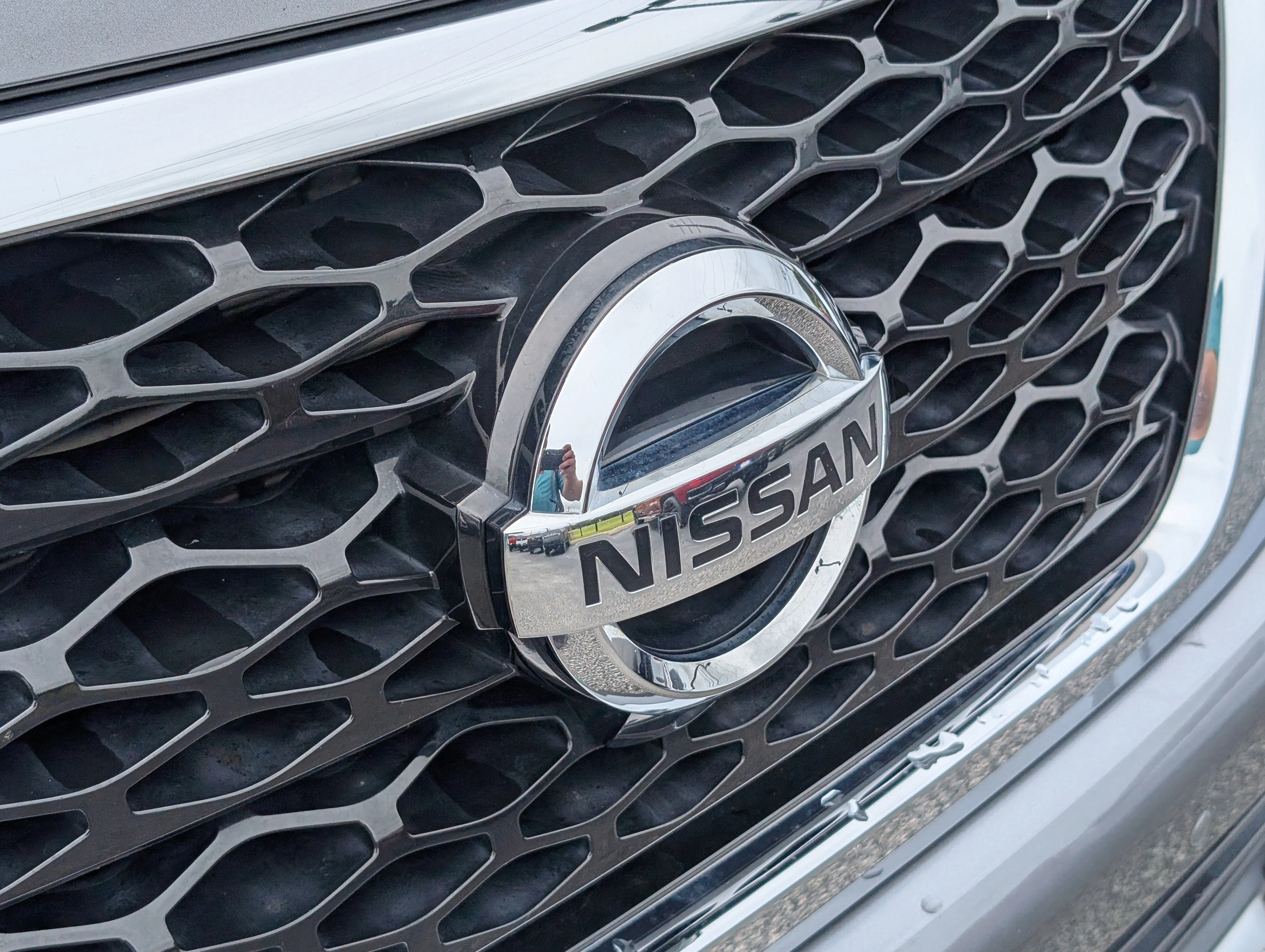 Used 2018 Gun Metallic Nissan Platinum image 6