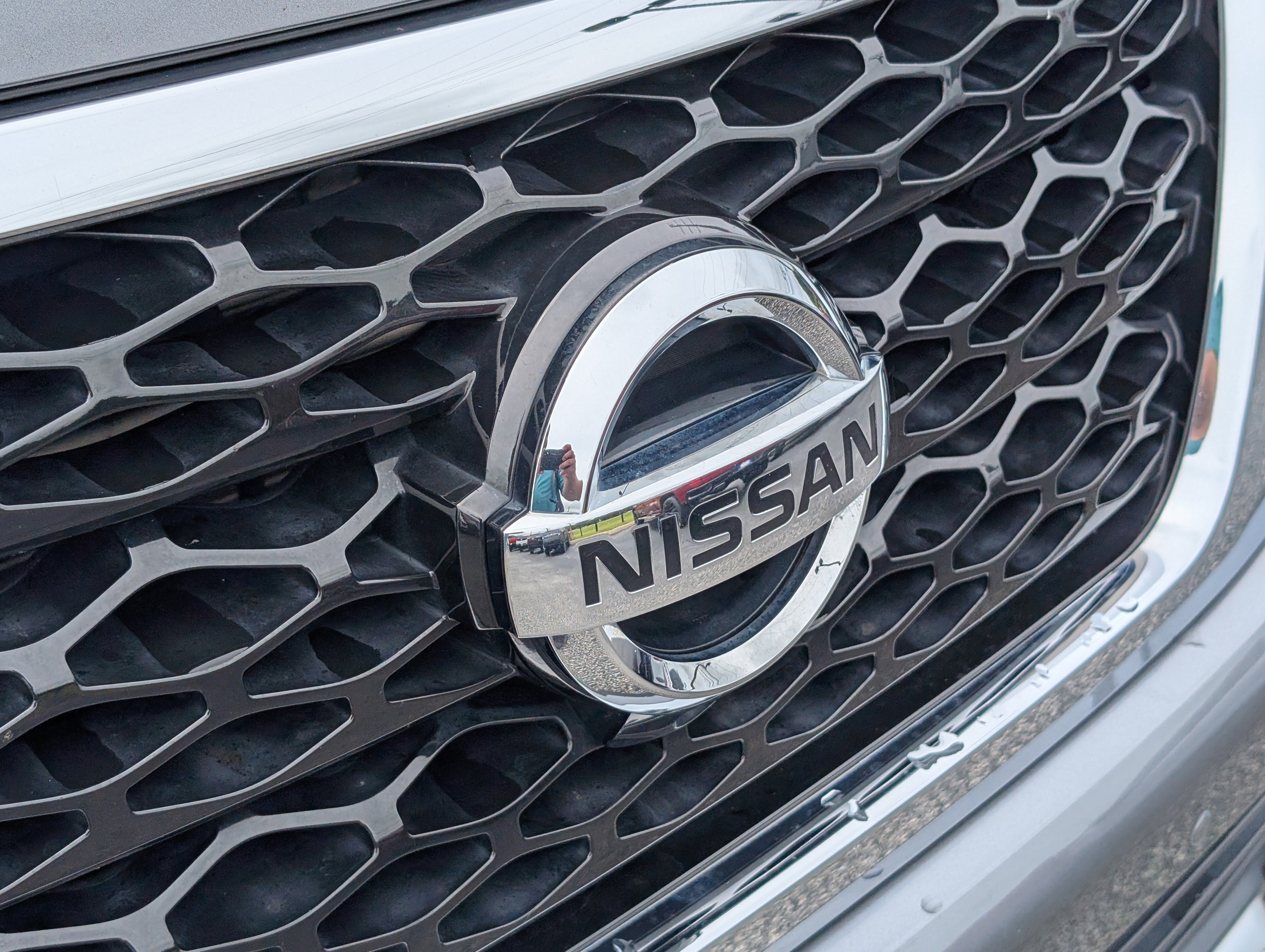 Used 2018 Gun Metallic Nissan Platinum image 6