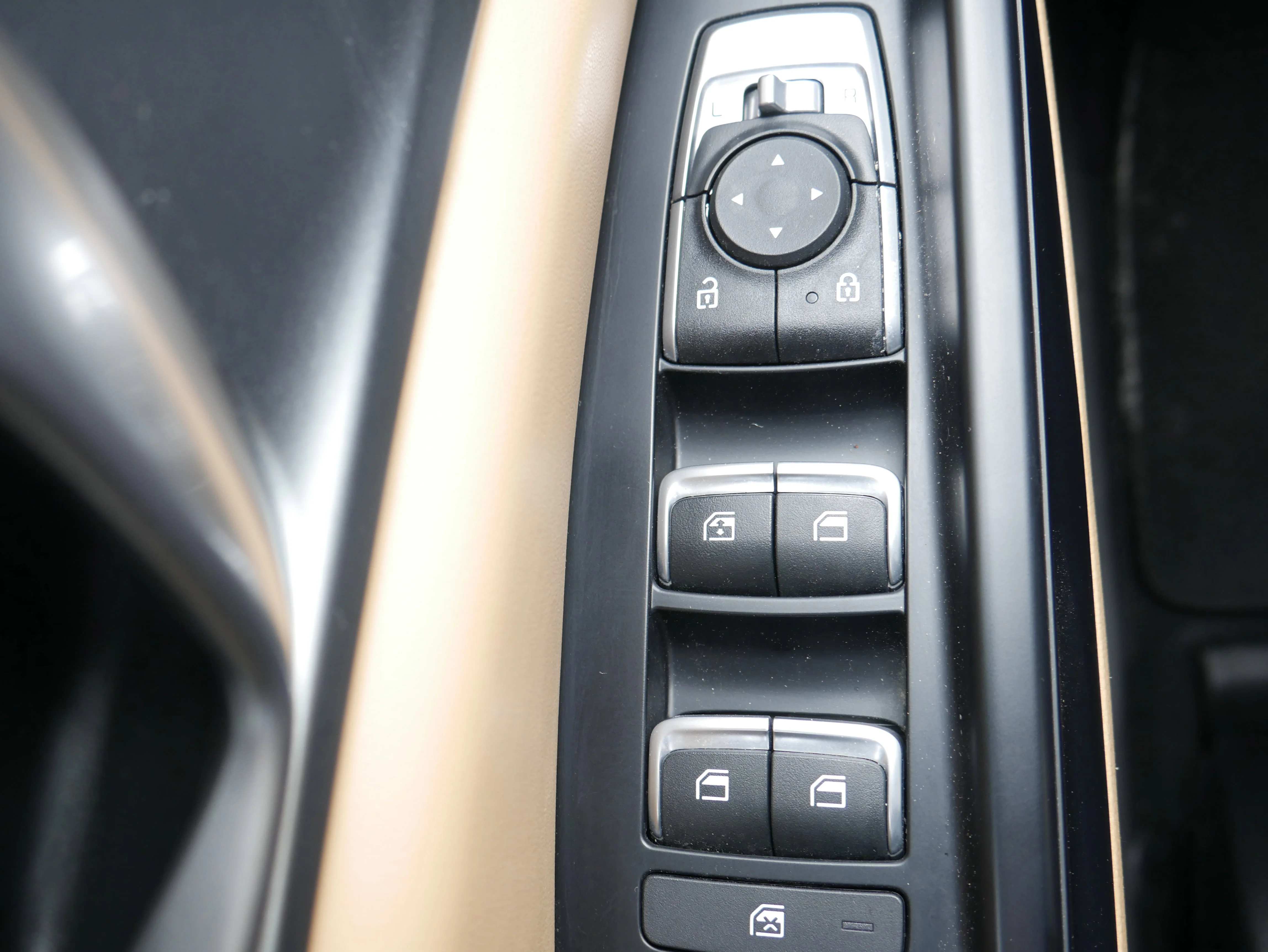 Used 2024 White Kia LX Seat Package image 29