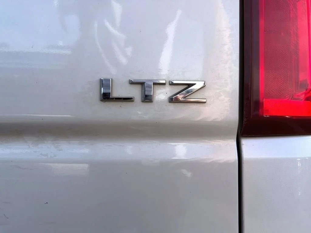 Used 2019 Iridescent Pearl Tricoat Chevrolet LTZ image 15