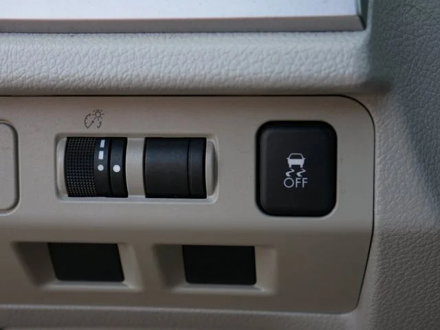 Used 2018 Gray Subaru 2.5i Premium image 16
