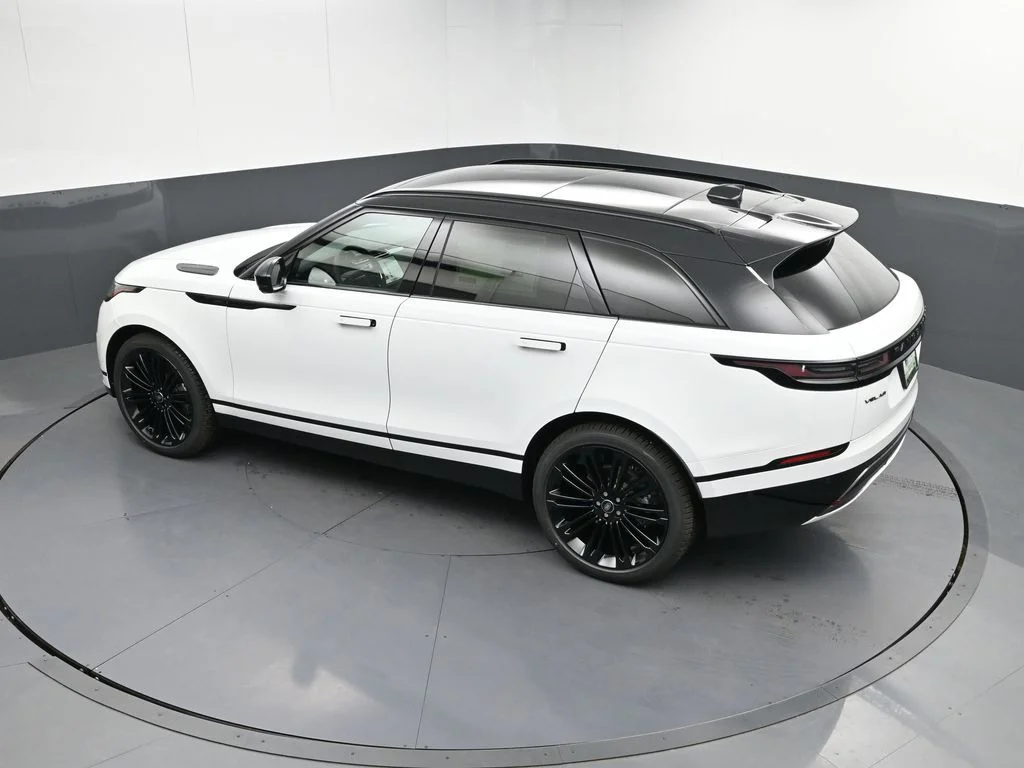 Certified Used 2026 White Land Rover Dynamic SE image 32