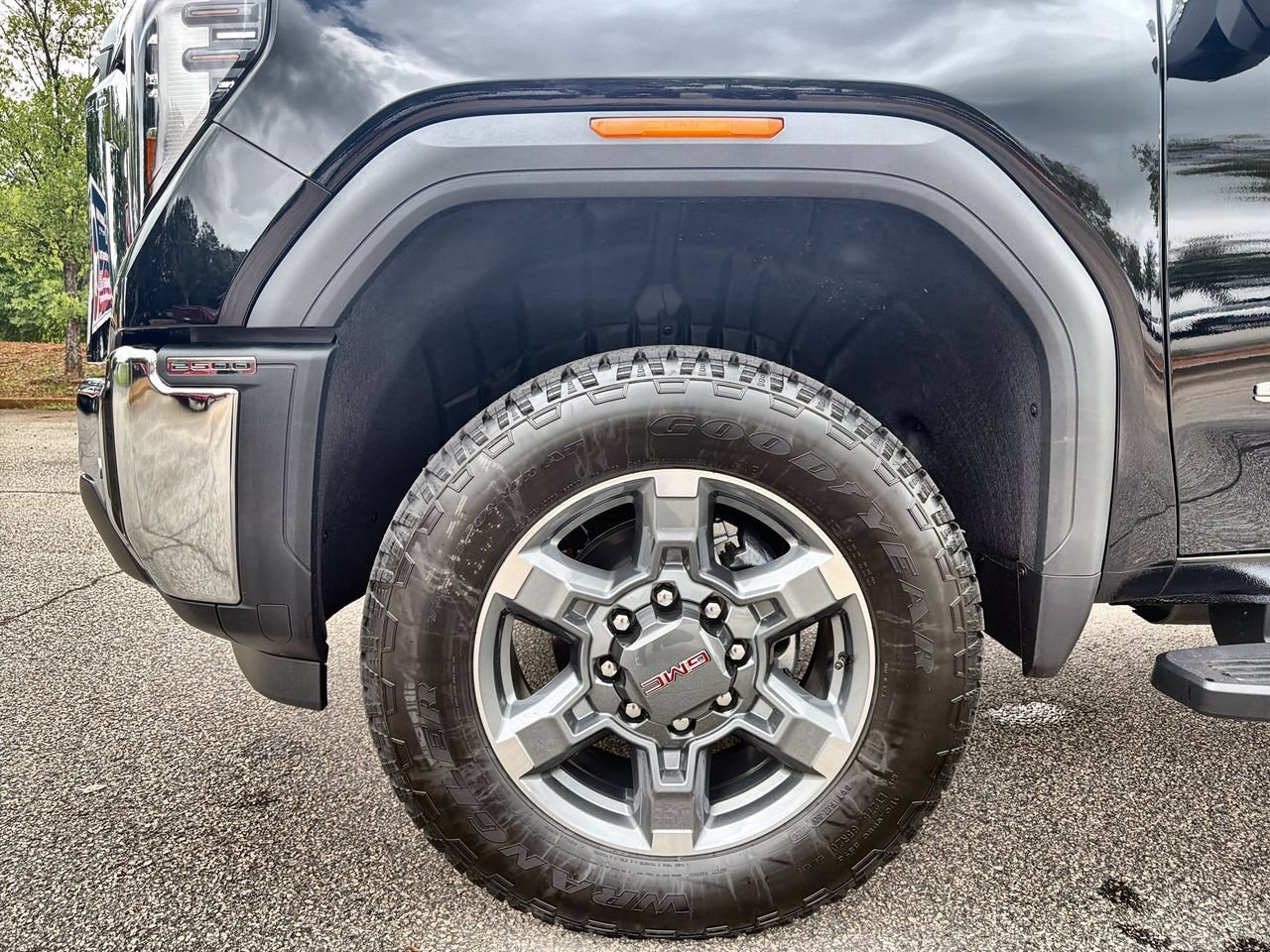 New 2026 Onyx Black GMC SLT image 28