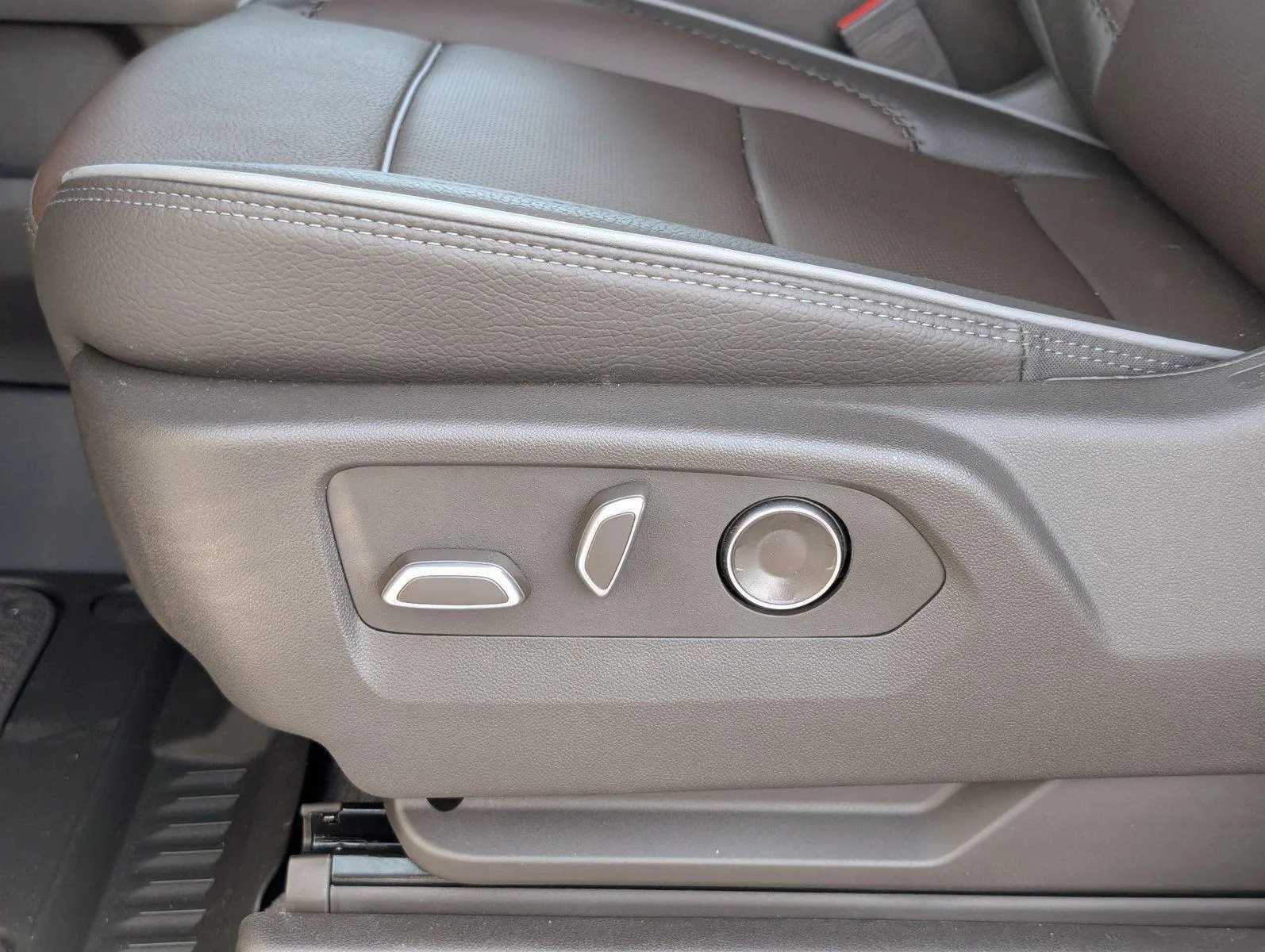 New 2026 Glacier White Tricoat GMC Denali DRW image 12