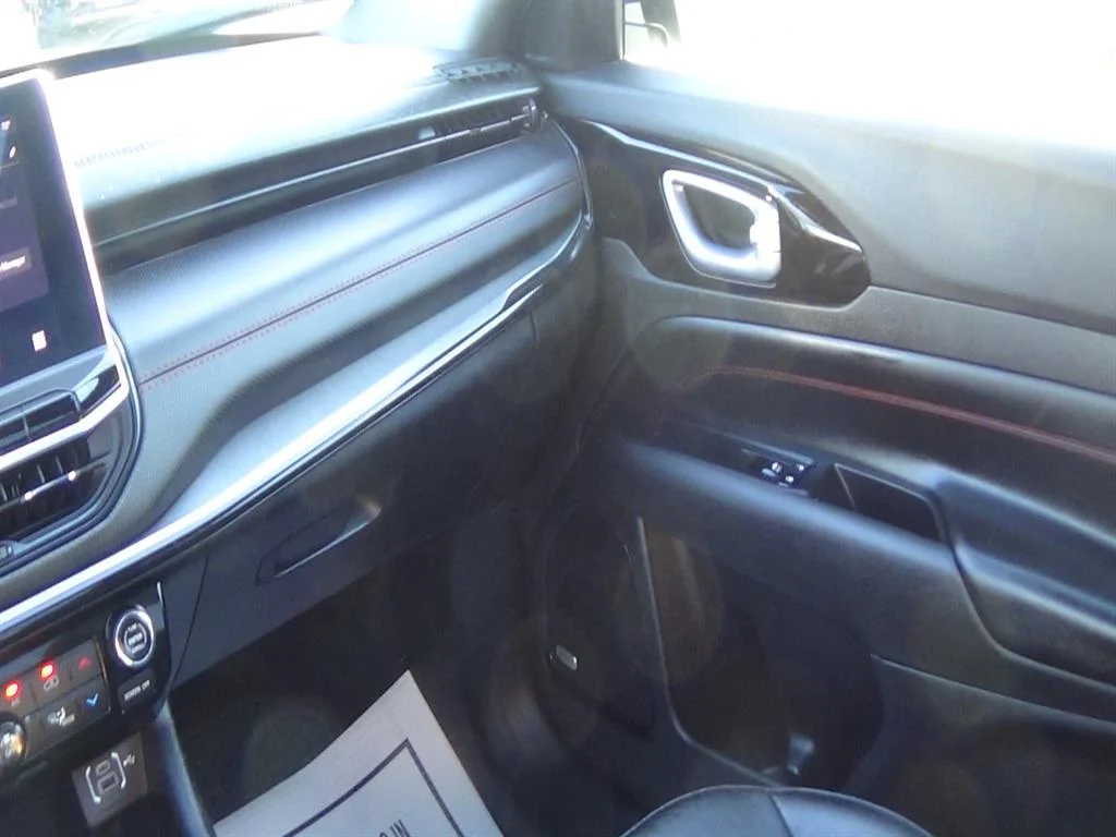 Used 2024 Bright White Clear Coat (pw7) Jeep Trailhawk image 35