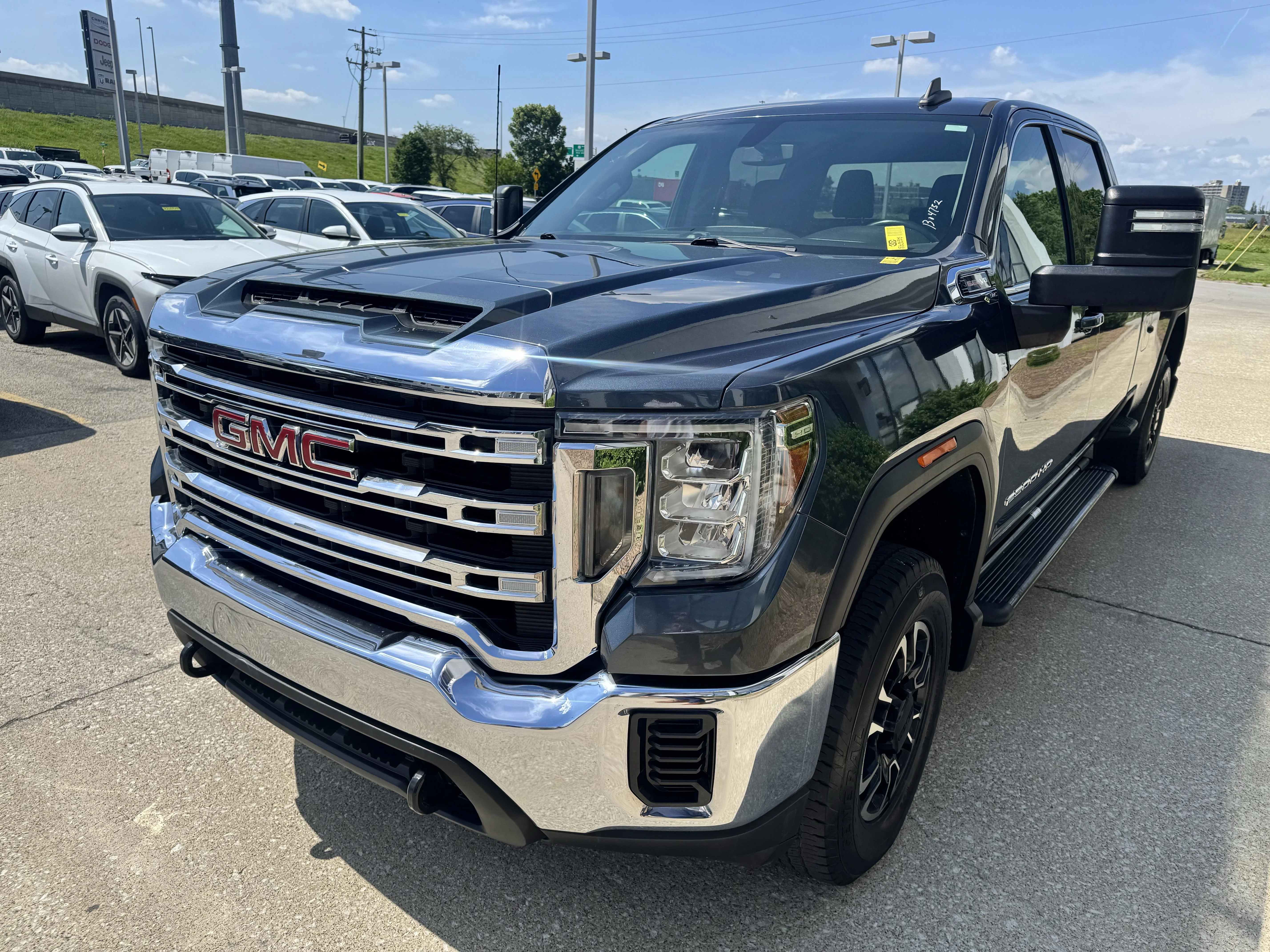 2020 GMC Sierra 4WD Crew Cab Standard Box SLE's photo
