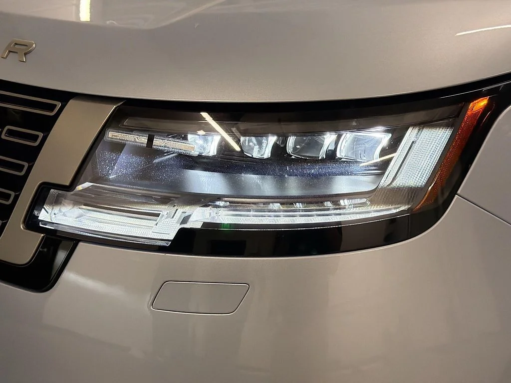 Certified Used 2023 Ionian Silver SV Bespoke Ultra Metallic Satin Land Rover Autobiography image 35