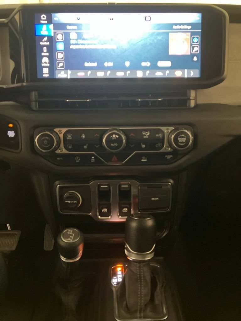 Used 2024 Anvil Clear Coat Jeep Sport S image 4
