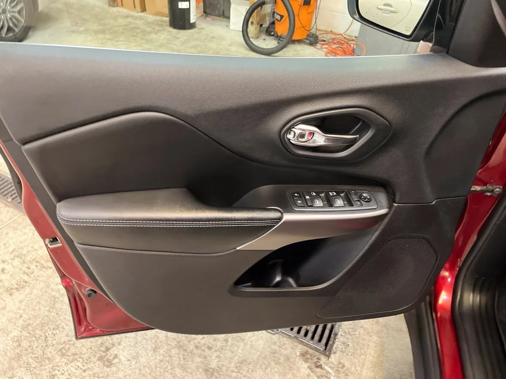 Used 2019 Red Jeep Latitude image 16