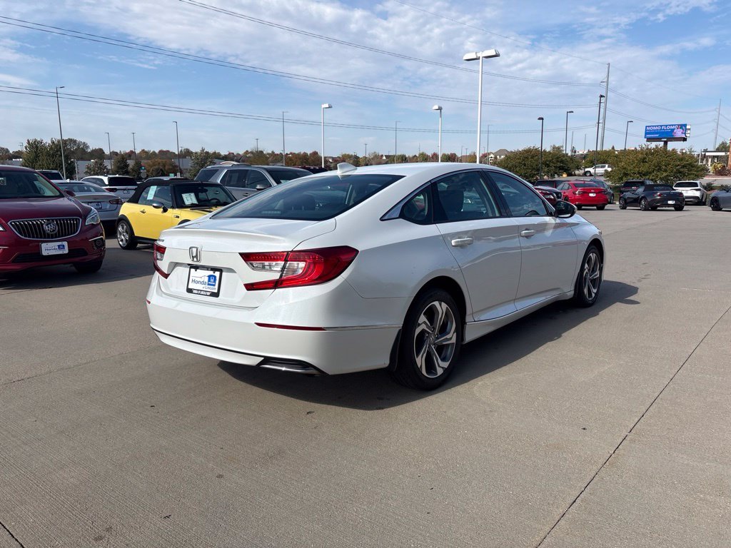 Used 2018 White Honda EX image 5