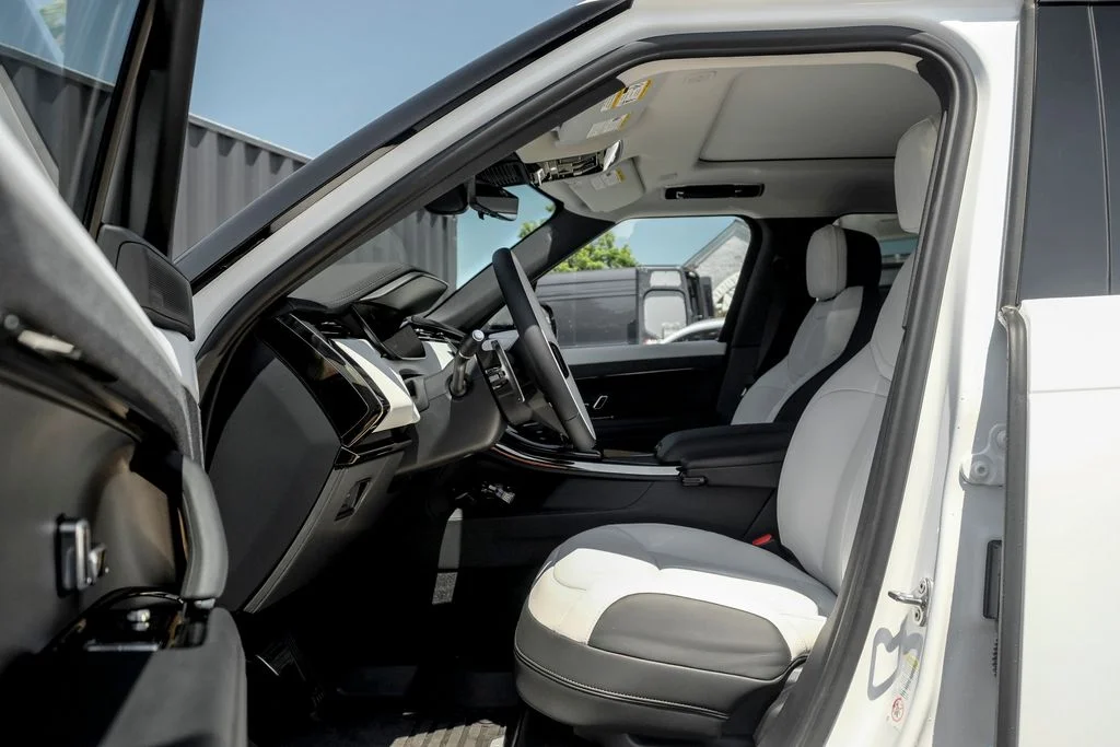 New 2026 Fuji White Land Rover Dynamic SE image 10