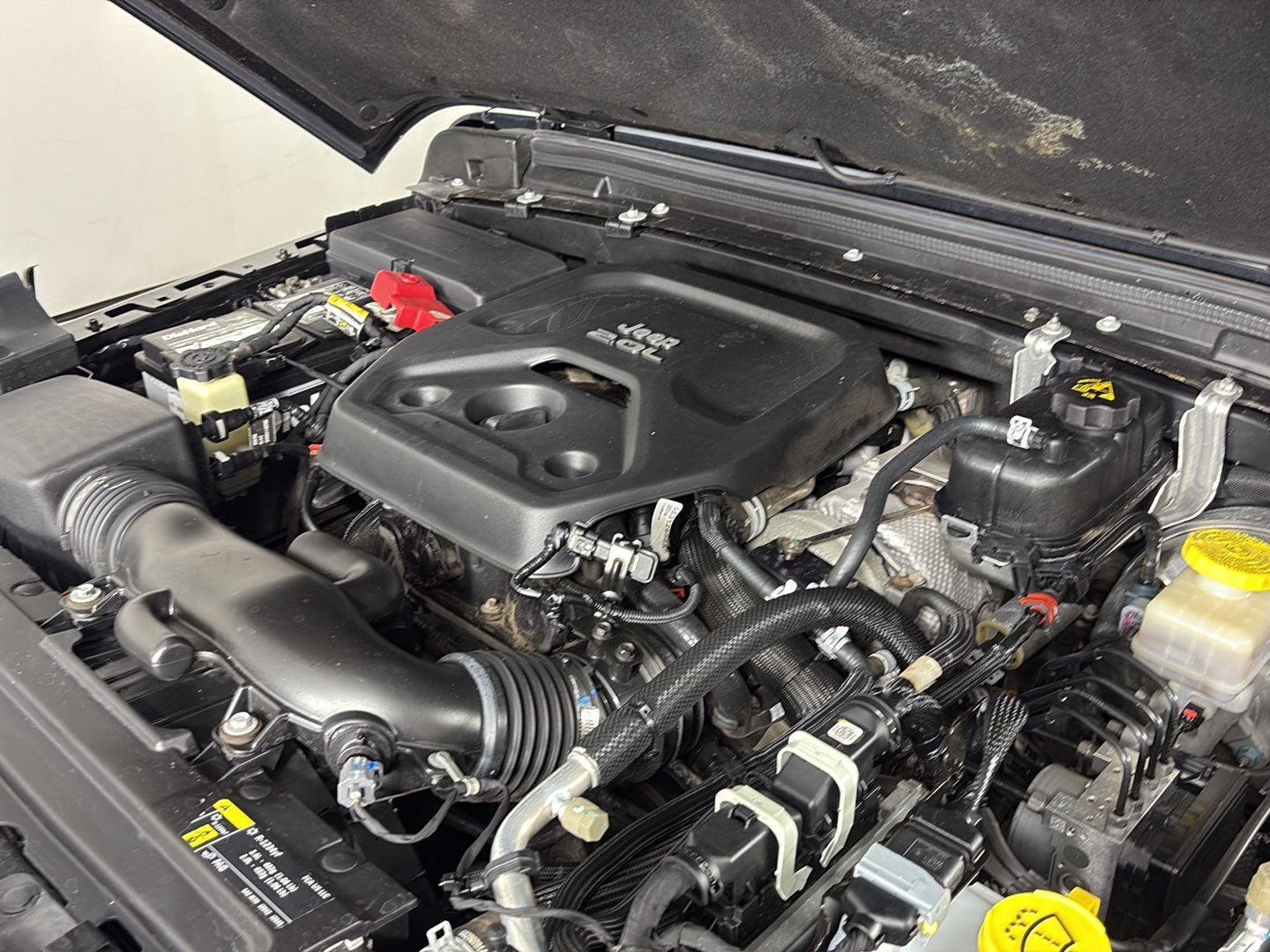 Used 2020 Black Clearcoat Jeep Sport S image 11