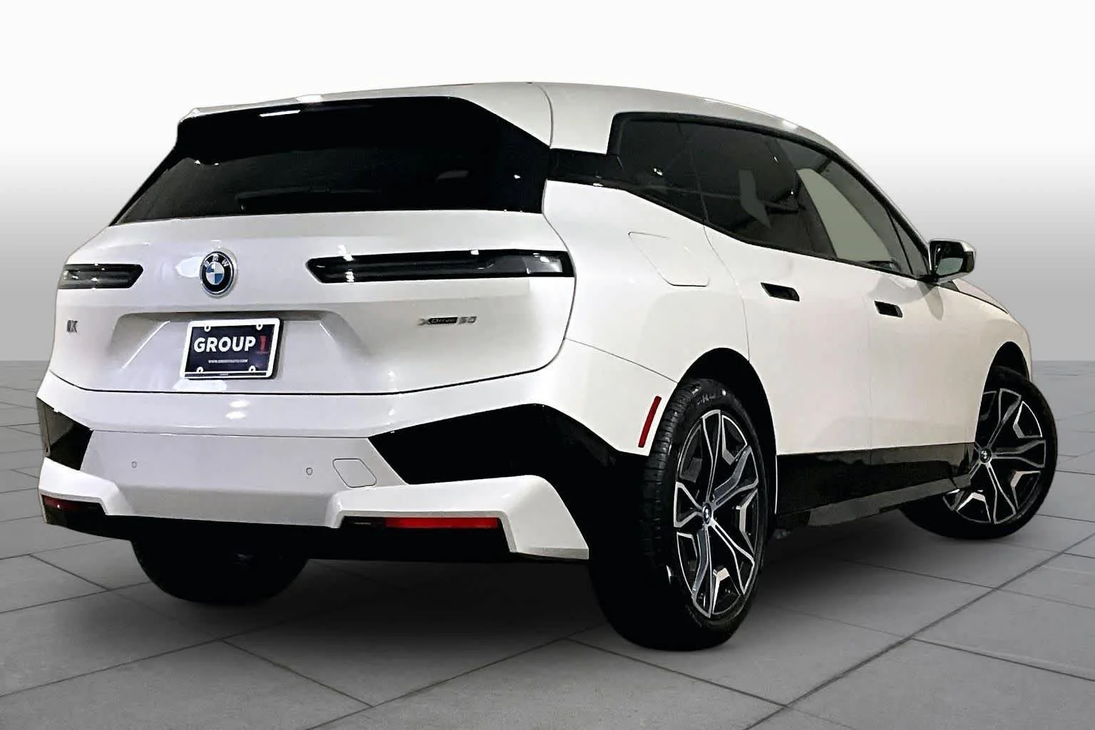 Certified Used 2025 Mineral White Metallic BMW xDrive50 image 12