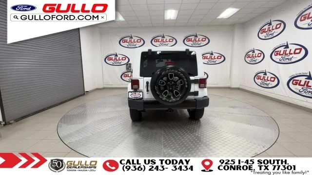 Used 2017 Bright White Clearcoat Jeep Unlimited Sahara image 7