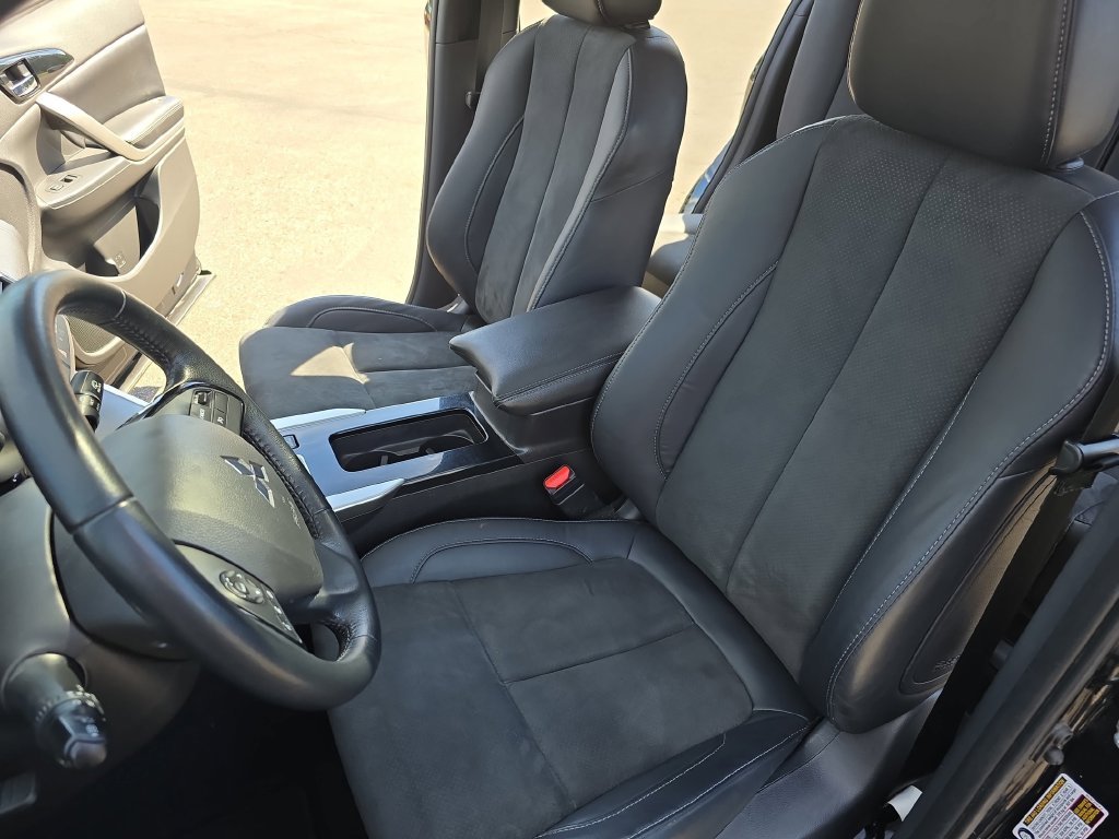 Used 2022 Black Mitsubishi SE image 15