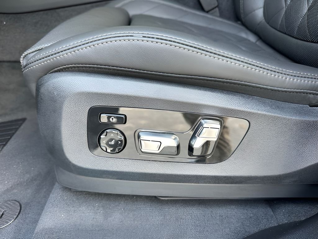 New 2026 Black Sapphire Metallic BMW xDrive40i image 11