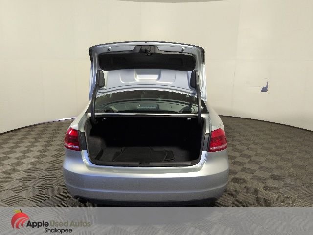 Used 2013 Silver Volkswagen 2.5 SE image 9