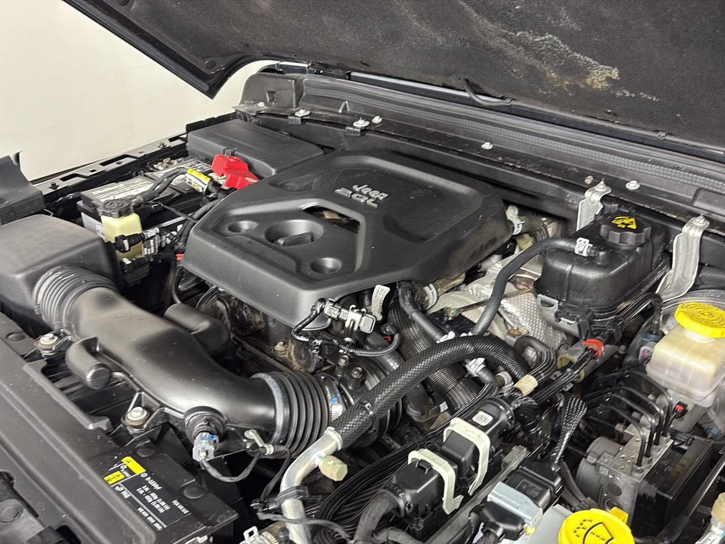 Used 2020 Black Clearcoat Jeep Sport S image 11