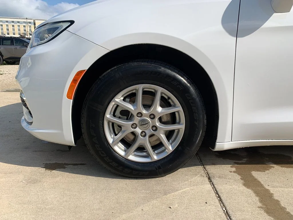 Used 2022 White Chrysler Touring L image 35