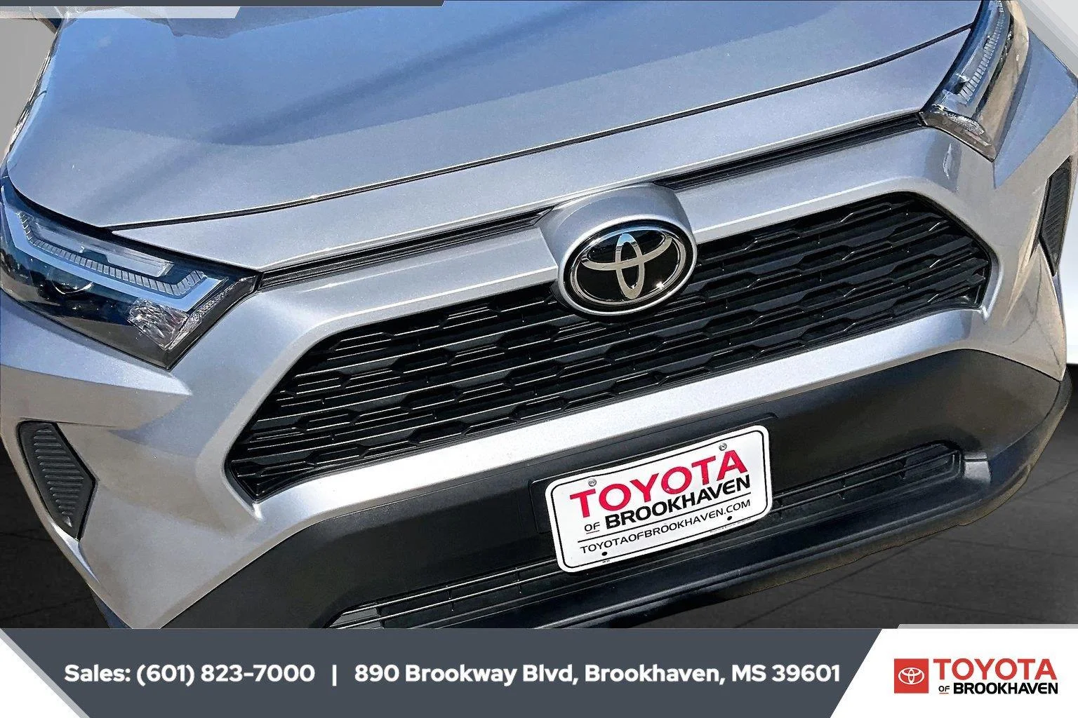 Used 2023 Silver Sky Metallic Toyota XLE image 22