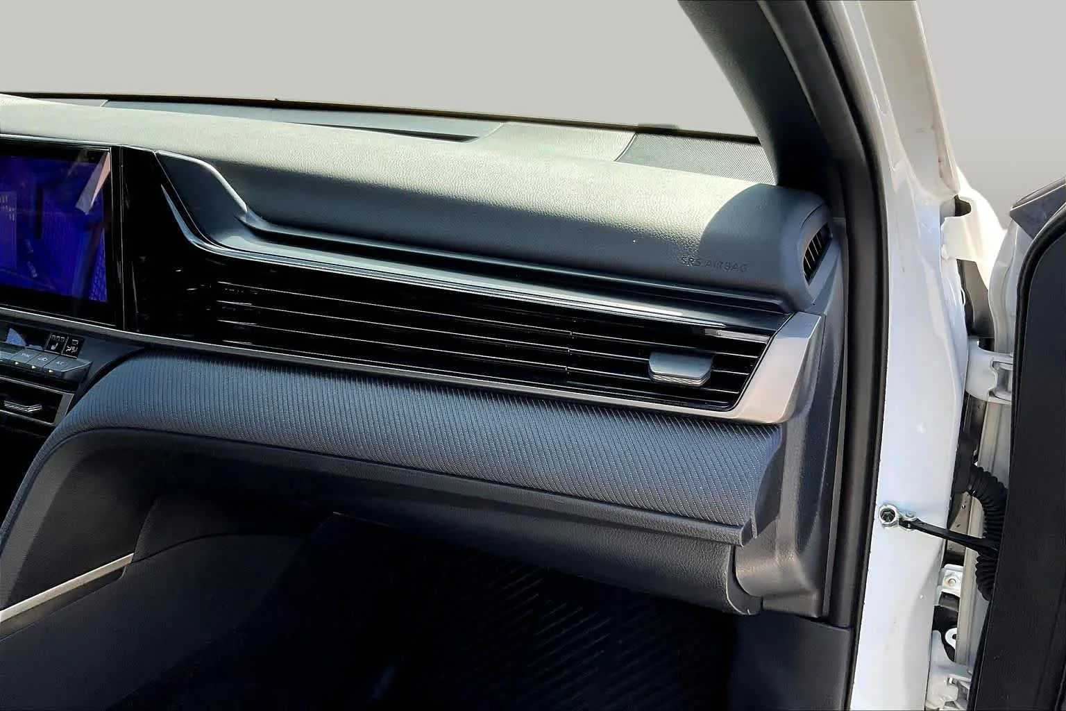 Used 2025 Ice Cap Toyota SE image 19