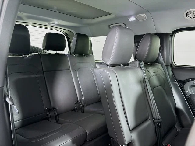 Used 2025 Black Land Rover S image 26