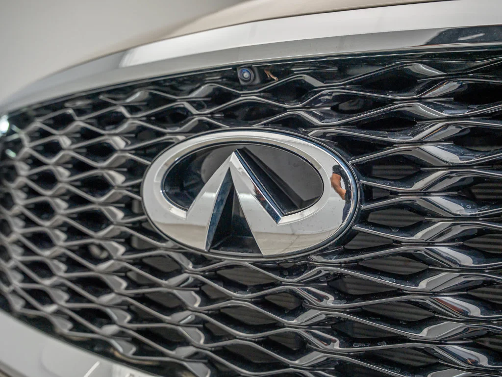 Used 2023 Warm Titanium INFINITI LUXE image 11